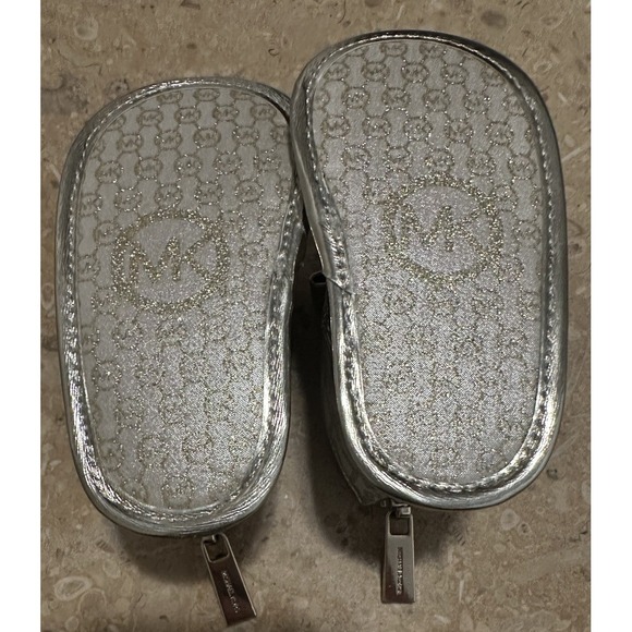 Michael Kors Baby Tilly Dahnia Size 3 Silver And White New Without Box - Picture 6 of 7